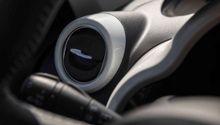 Prova su strada nuova Renault Twingo 2017: agile, furba ed economica - Foto 10 di 10