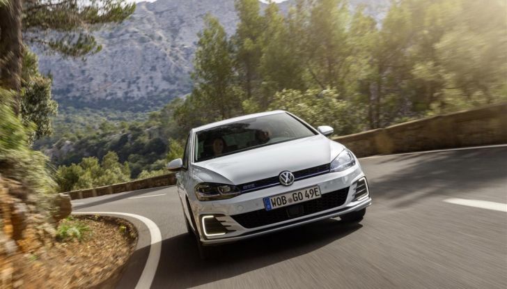 Prova nuova Volkswagen Golf 2017, versioni speciali: dall’elettrico alla Golf R - Foto 8 di 20
