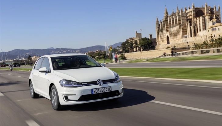 Prova nuova Volkswagen Golf 2017, versioni speciali: dall’elettrico alla Golf R - Foto 19 di 20