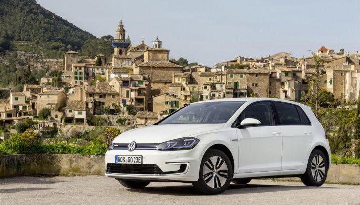 Prova nuova Volkswagen Golf 2017, versioni speciali: dall’elettrico alla Golf R - Foto 1 di 20