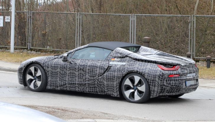 BMW i8 Spyder, prime immagini spia della cabrio tedesca - Foto 15 di 26