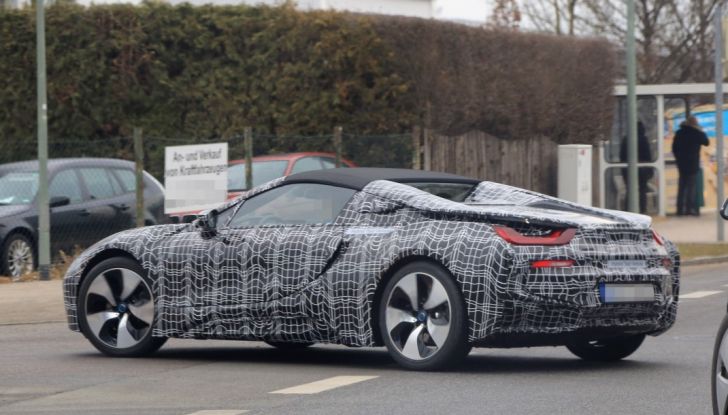 BMW i8 Spyder, prime immagini spia della cabrio tedesca - Foto 8 di 26