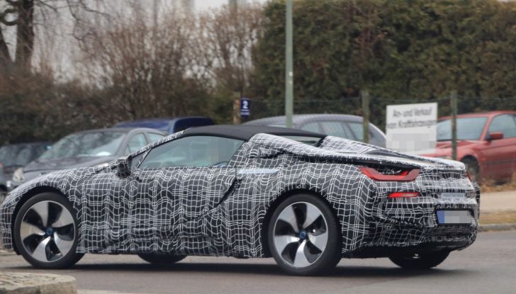BMW i8 Spyder, prime immagini spia della cabrio tedesca - Foto 11 di 26