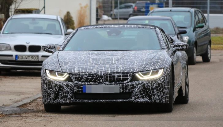 BMW i8 Spyder, prime immagini spia della cabrio tedesca - Foto 4 di 26