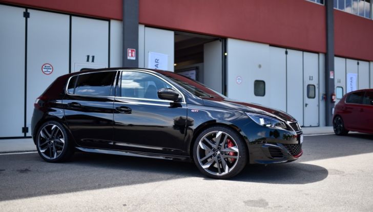 Peugeot 308 Cup Racing, Stefano Accorsi da Attore a Pilota - Foto 15 di 39