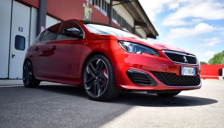 Peugeot 308 Cup Racing, Stefano Accorsi da Attore a Pilota - Foto 16 di 39