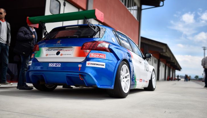 Peugeot 308 Cup Racing, Stefano Accorsi da Attore a Pilota - Foto 17 di 39