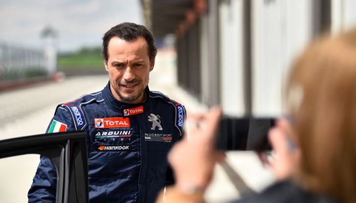 Peugeot 308 Cup Racing, Stefano Accorsi da Attore a Pilota - Foto 23 di 39