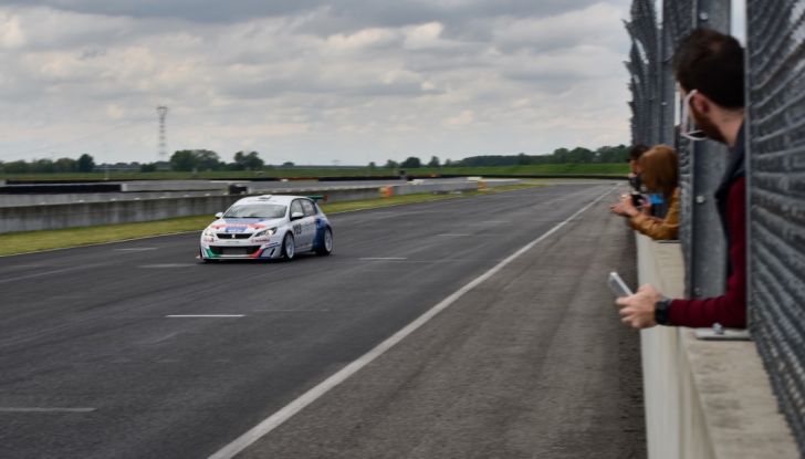 Peugeot 308 Cup Racing, Stefano Accorsi da Attore a Pilota - Foto 27 di 39