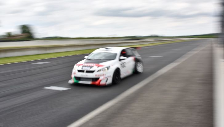 Peugeot 308 Cup Racing, Stefano Accorsi da Attore a Pilota - Foto 11 di 39