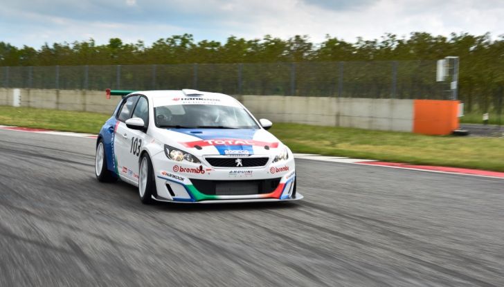 Peugeot 308 Cup Racing, Stefano Accorsi da Attore a Pilota - Foto 33 di 39
