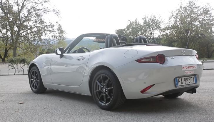 Fiat 124 Spider vs Mazda MX-5 a rate preferiamo la scoperta italiana - Foto 6 di 27