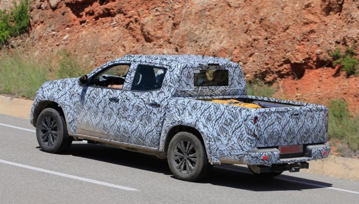 Mercedes-Benz Classe X 2018: il pick-up di lusso in arrivo - Foto 2 di 7