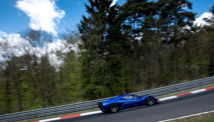Nuovo record al Nurburgring: la NIO EP9 è la supercar elettrica da 6’45.900 - Foto 8 di 19