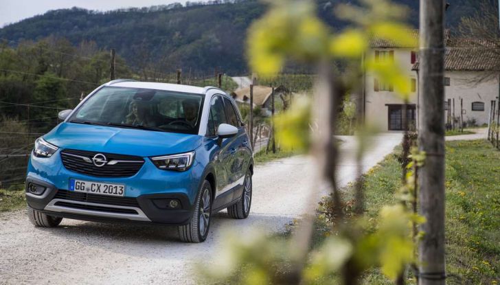 Opel Crossland X, test drive e allestimenti del crossover tedesco - Foto 23 di 38