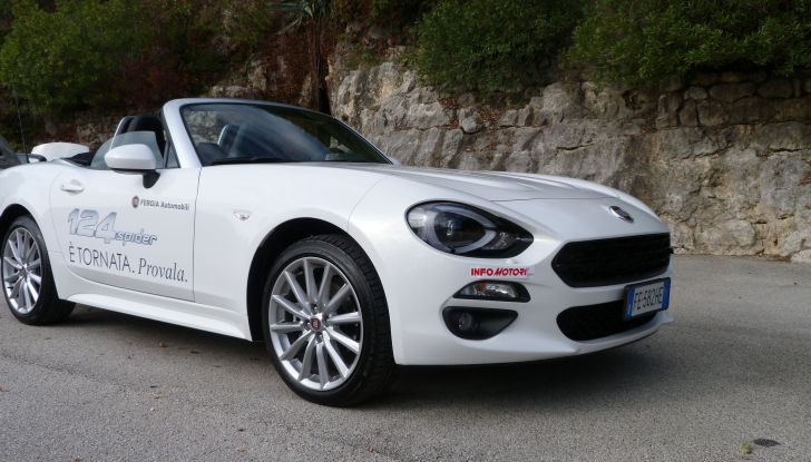 Fiat 124 Spider vs Mazda MX-5 a rate preferiamo la scoperta italiana - Foto 1 di 27