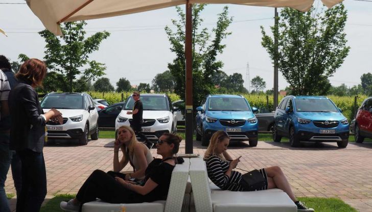 Opel Crossland X, test drive e allestimenti del crossover tedesco - Foto 32 di 38