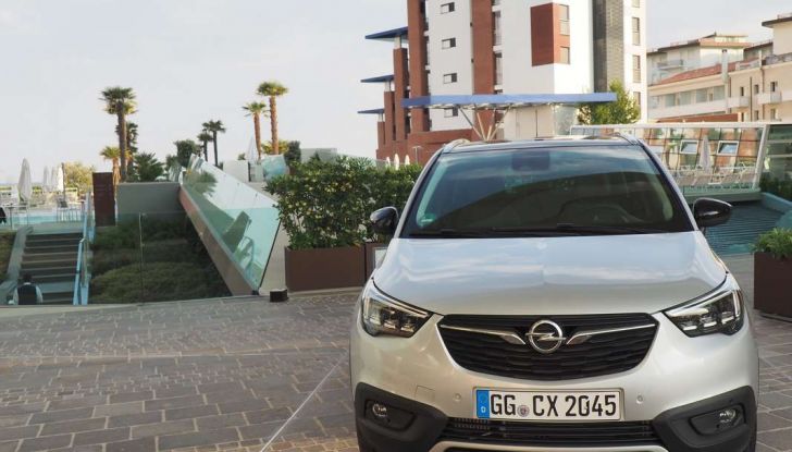 Opel Crossland X, test drive e allestimenti del crossover tedesco - Foto 2 di 38