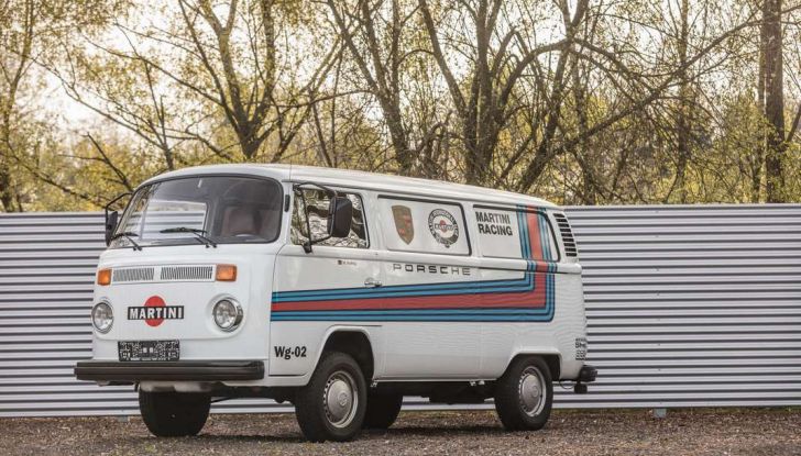 Porsche 935, all’asta un esemplare completo di… Volkswagen T2! - Foto 3 di 35