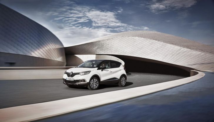 Renault Captur 2017: allestimenti più ricchi per il Crossover francese - Foto 5 di 9