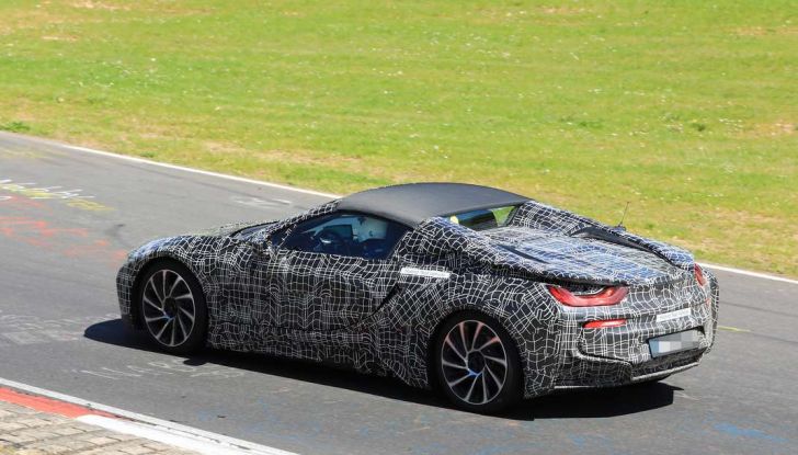 BMW i8 Spyder, prime immagini spia della cabrio tedesca - Foto 1 di 26