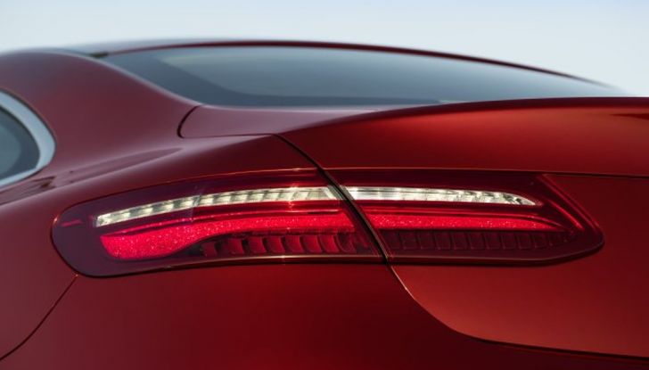 Mercedes Classe E Coupé 2017, la nostra prova tra due epoche - Foto 13 di 18