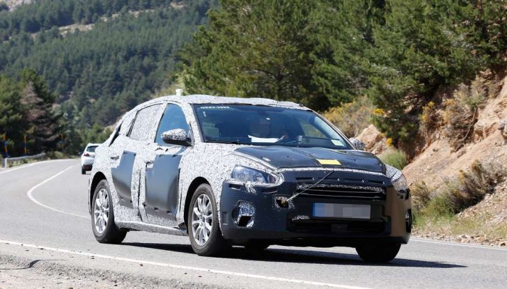 Ford Focus 2018, foto spia della quarta generazione - Foto 14 di 23