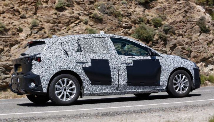 Ford Focus 2018, foto spia della quarta generazione - Foto 6 di 23