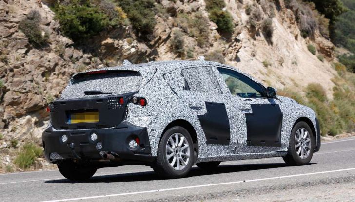 Ford Focus 2018, foto spia della quarta generazione - Foto 15 di 23