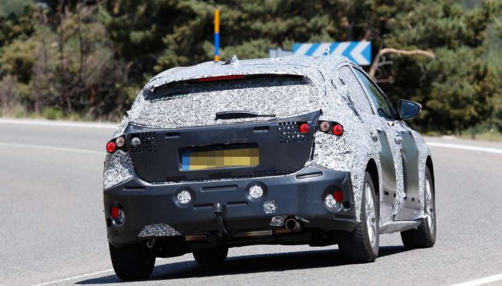 Ford Focus 2018, foto spia della quarta generazione - Foto 17 di 23