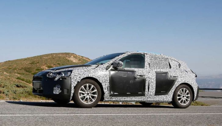 Ford Focus 2018, foto spia della quarta generazione - Foto 10 di 23
