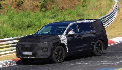 Hyundai Santa Fe 2018, foto e video spia della nuova generazione