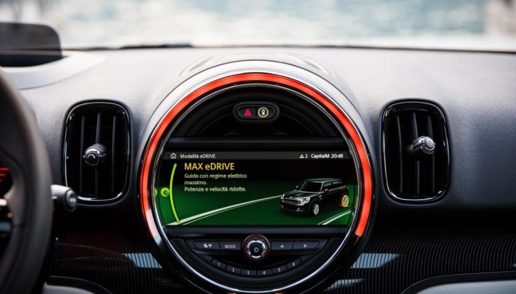 Prova su strada Mini Cooper S E Countryman All4, a voi l’ibrida Plug-In - Foto 25 di 35