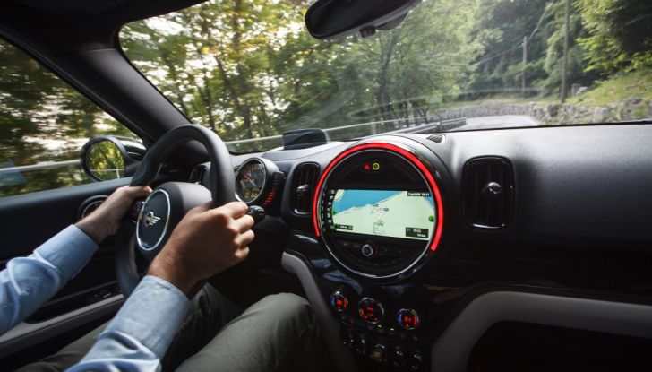 Prova su strada Mini Cooper S E Countryman All4, a voi l’ibrida Plug-In - Foto 19 di 35