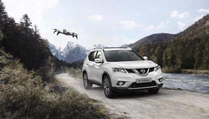 Nissan X-Trail X-Scape con drone Parrot - Foto 1 di 3