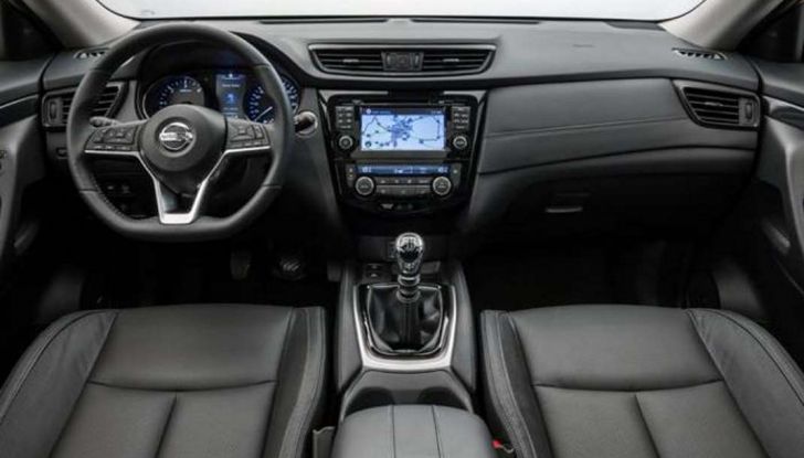 Nissan X-Trail restyling: versioni a 5 e 7 posti anche 4×4 - Foto 7 di 9