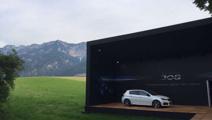 Nuova Peugeot 308: test su strada, sistemi di sicurezza​, guida assistita ​e motorizzazioni​ ecologiche - Foto 18 di 20