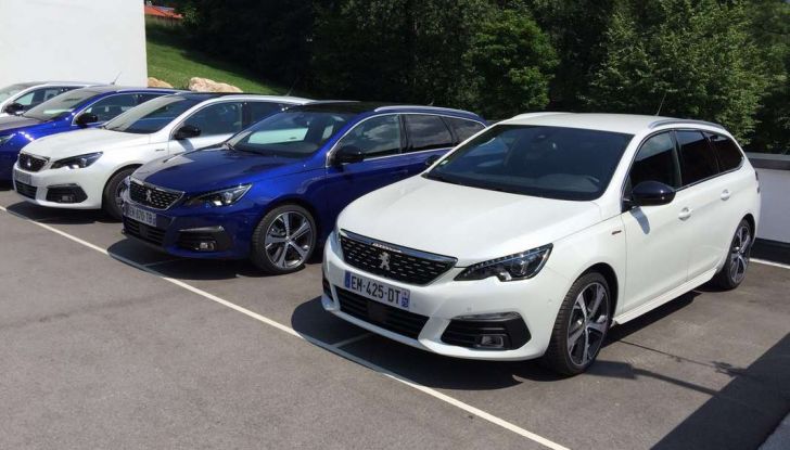 Nuova Peugeot 308: test su strada, sistemi di sicurezza​, guida assistita ​e motorizzazioni​ ecologiche - Foto 5 di 20