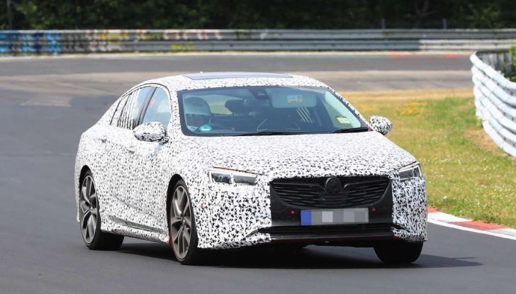 Nuova Opel Insignia OPC, primi test al Nurburgring - Foto 2 di 6