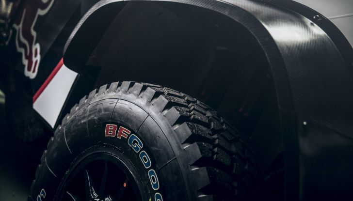 Peugeot toglie il velo alla nuova 3008DKR - Foto 5 di 7