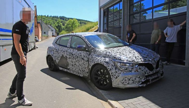 Renault Megane RS Trophy-R, nuovo record al Nordschleife - Foto 9 di 24