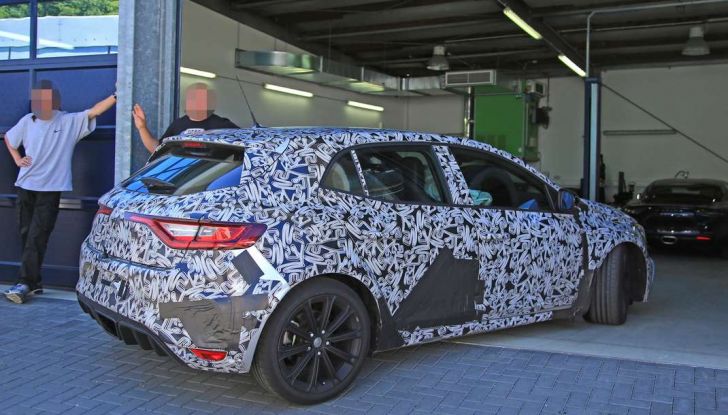 Renault Megane RS Trophy-R, nuovo record al Nordschleife - Foto 10 di 24