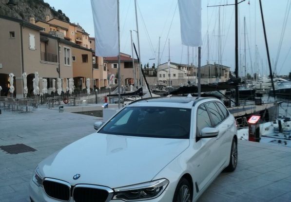 Nuova BMW Serie 5 Touring: Business Class su quattro ruote - Foto 30 di 31