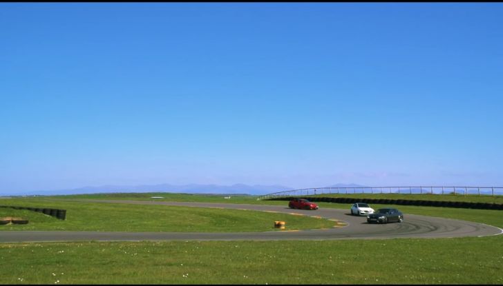 Alfa Romeo Giulia: un guasto nella sfida contro BMW M3 e Mercedes C63 AMG - Foto 14 di 29