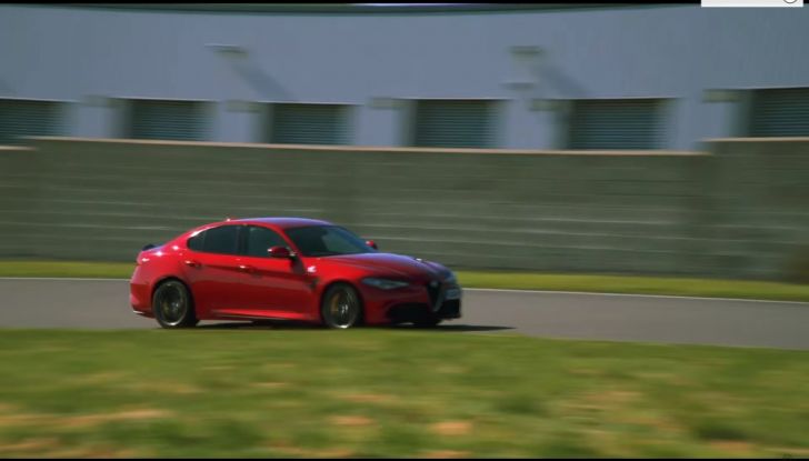 Alfa Romeo Giulia: un guasto nella sfida contro BMW M3 e Mercedes C63 AMG - Foto 22 di 29