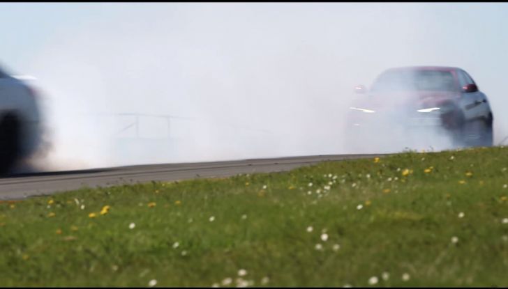 Alfa Romeo Giulia: un guasto nella sfida contro BMW M3 e Mercedes C63 AMG - Foto 27 di 29