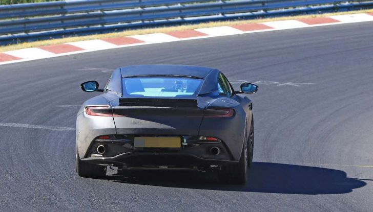 Aston Martin DB11 S, proseguono i test in pista - Foto 7 di 14