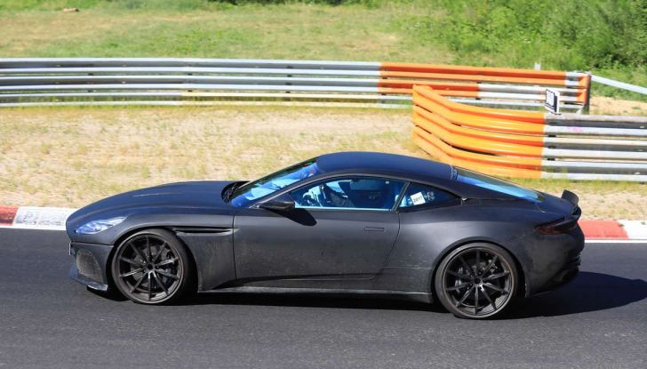 Aston Martin DB11 S, proseguono i test in pista - Foto 9 di 14