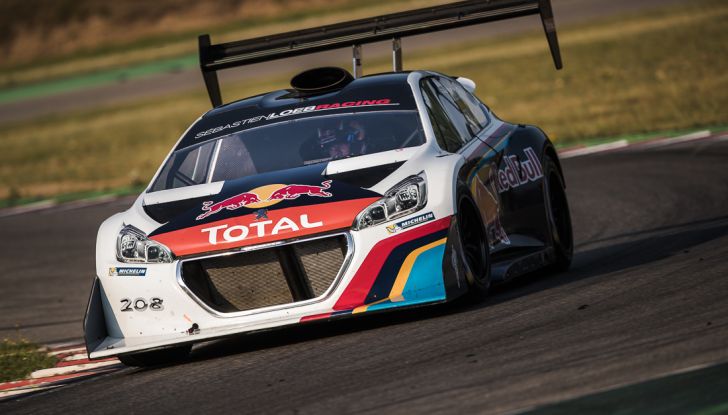 Sebastien Loeb e la Peugeot 208 T16 Pikes Peak star delle Grandes Heures Automobiles - Foto 1 di 3
