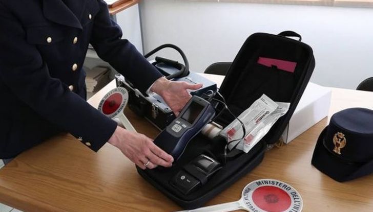 Drogometro, il dispositivo che svela chi guida sotto effetto di droghe - Foto 6 di 10